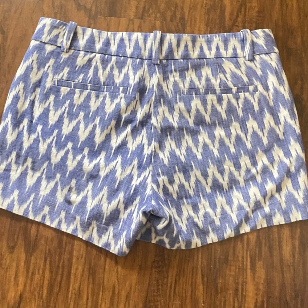 J. Crew Ikat Blue and White Zig Zag Shorts Size 4 - Picture 6 of 8